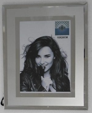 R. Porta fotos cristal 15 x 20 CM