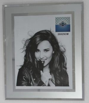 R. Porta fotos cristal 20 x 25 CM